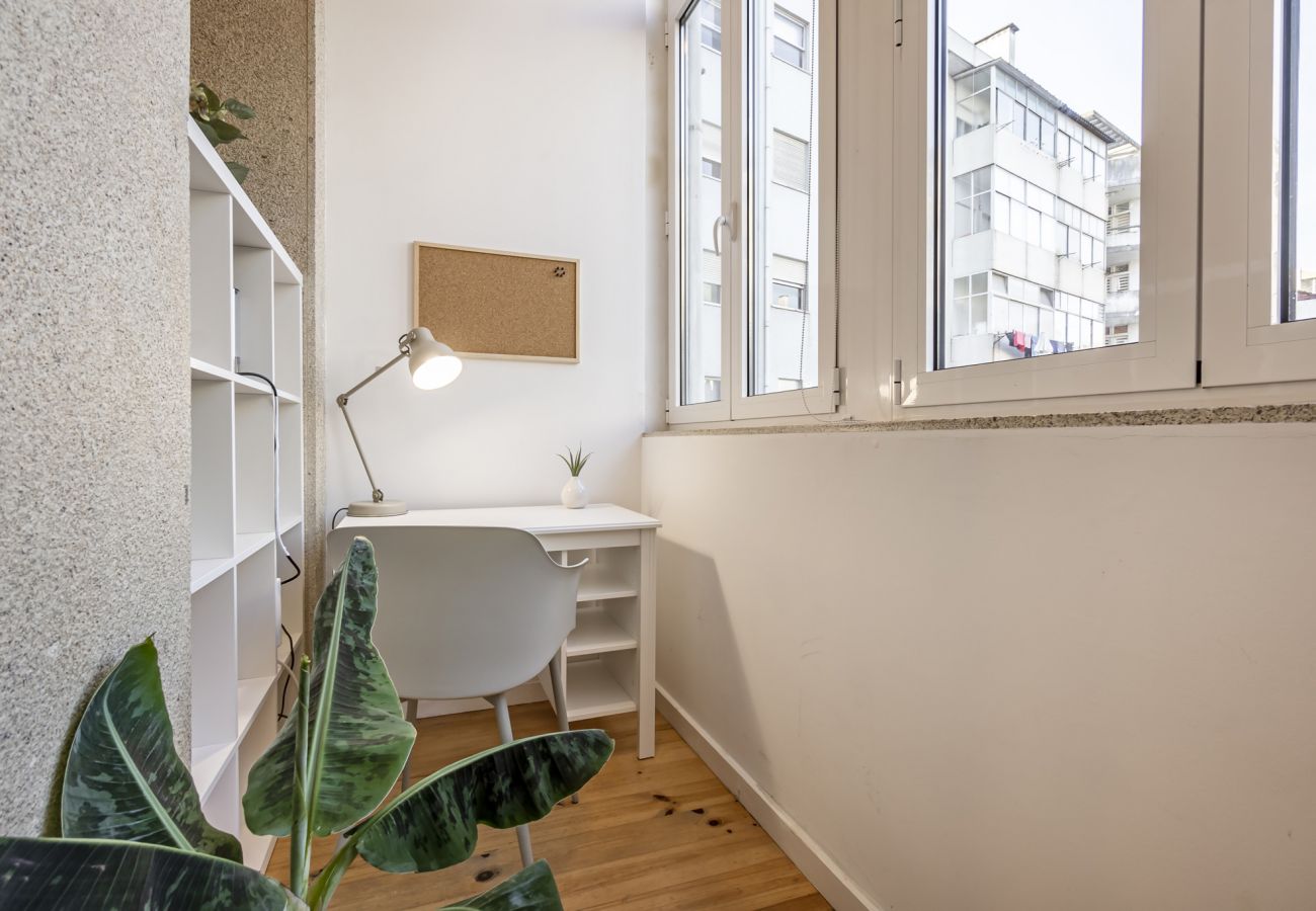 Studio in Porto - Nomad's Easy Stay - 1BED Boulevard Bonfim