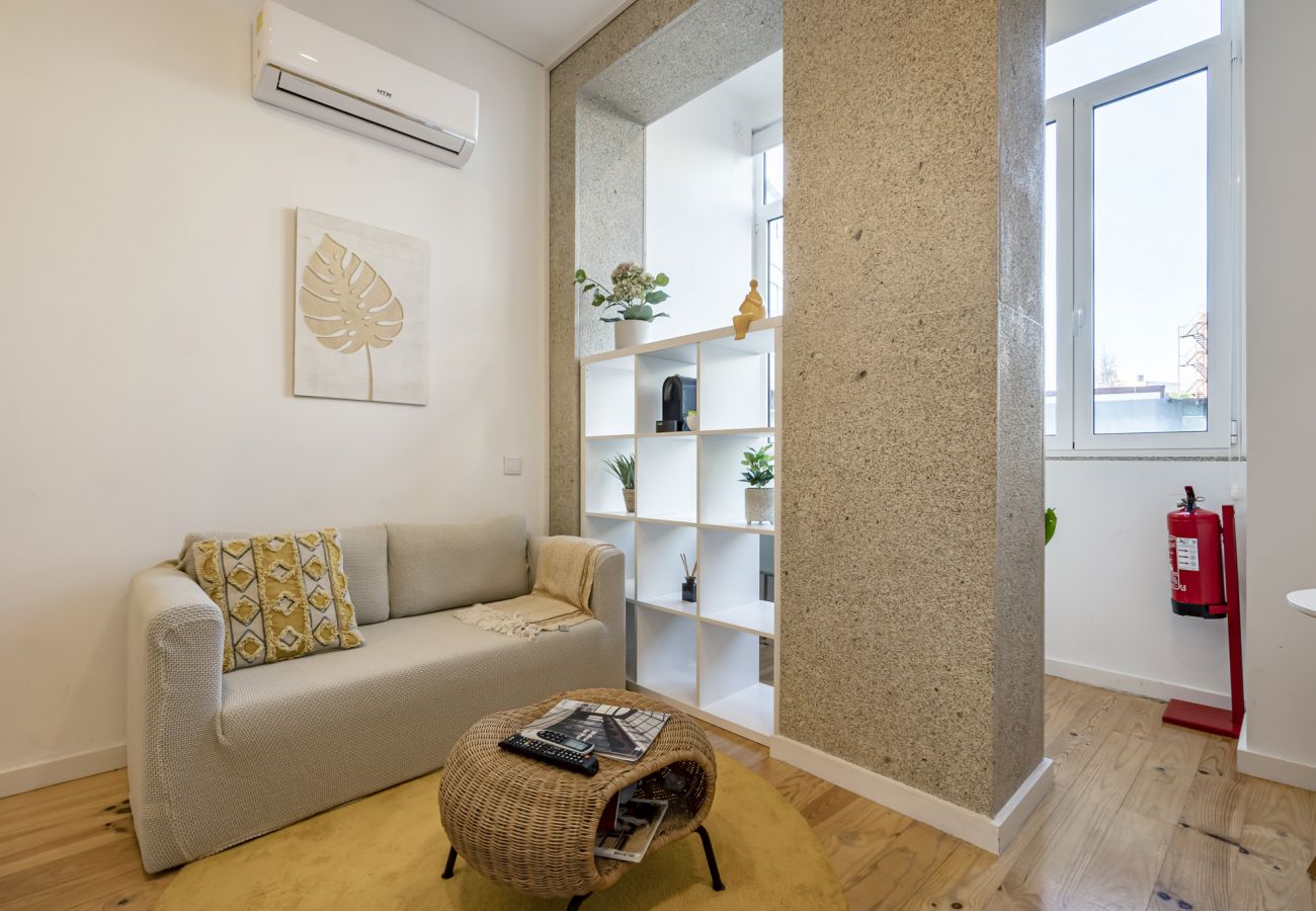 Studio in Porto - Nomad's Easy Stay - 1BED Boulevard Bonfim