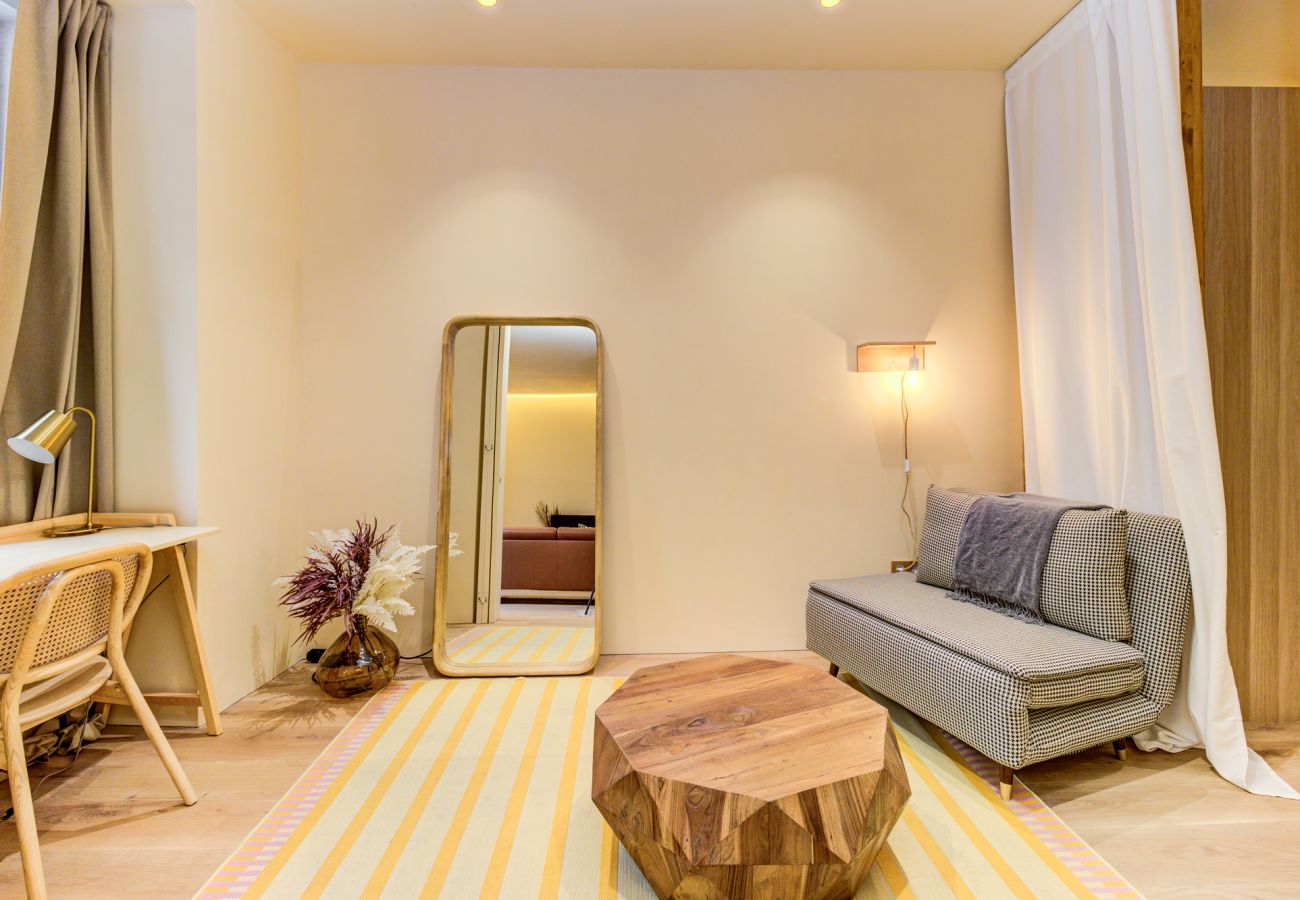 Studio in Lisbon - Nomad`s Chiado - 1BDR Terrace & Jacuzzi