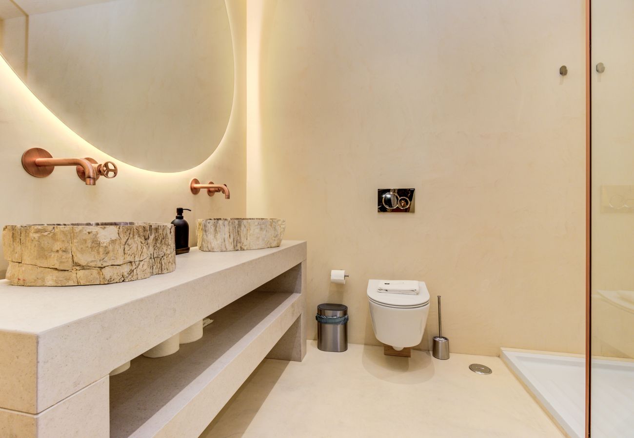 Studio in Lisbon - Nomad`s Chiado - 1BDR Terrace & Jacuzzi