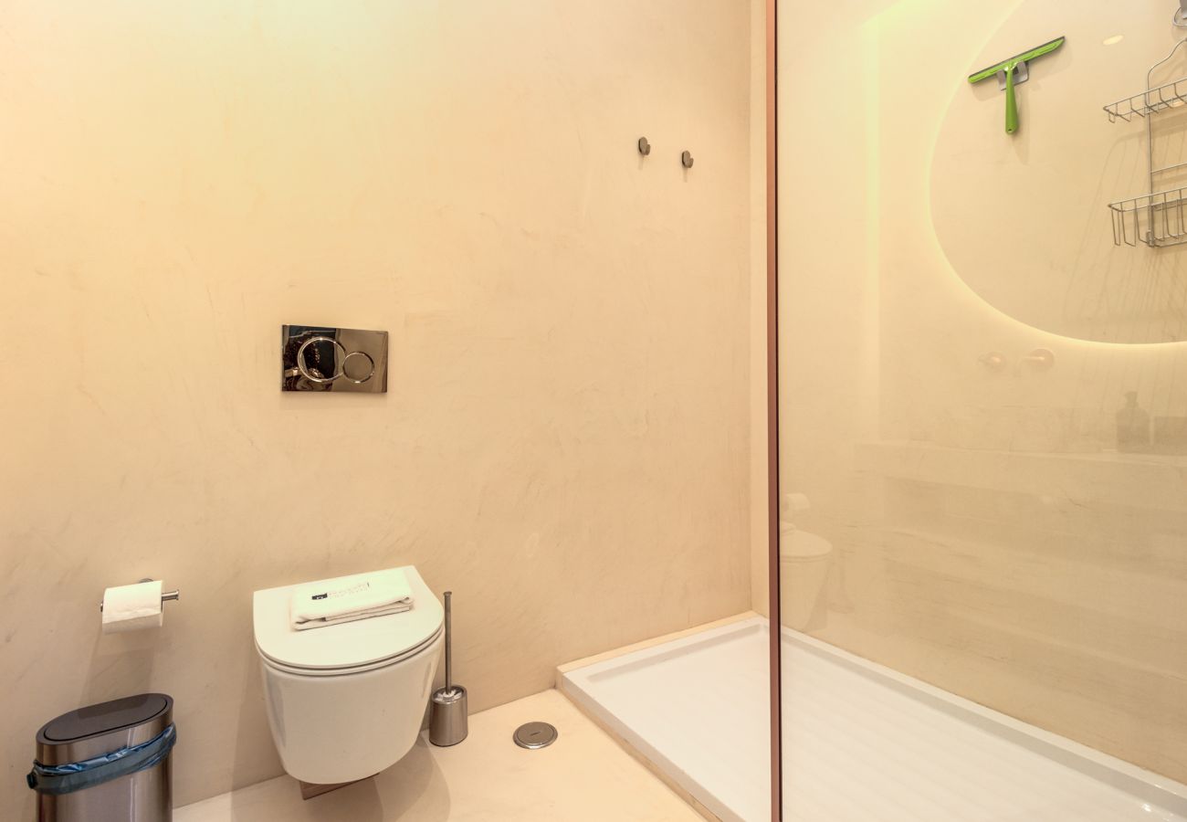 Studio in Lisbon - Nomad`s Chiado - 1BDR Terrace & Jacuzzi