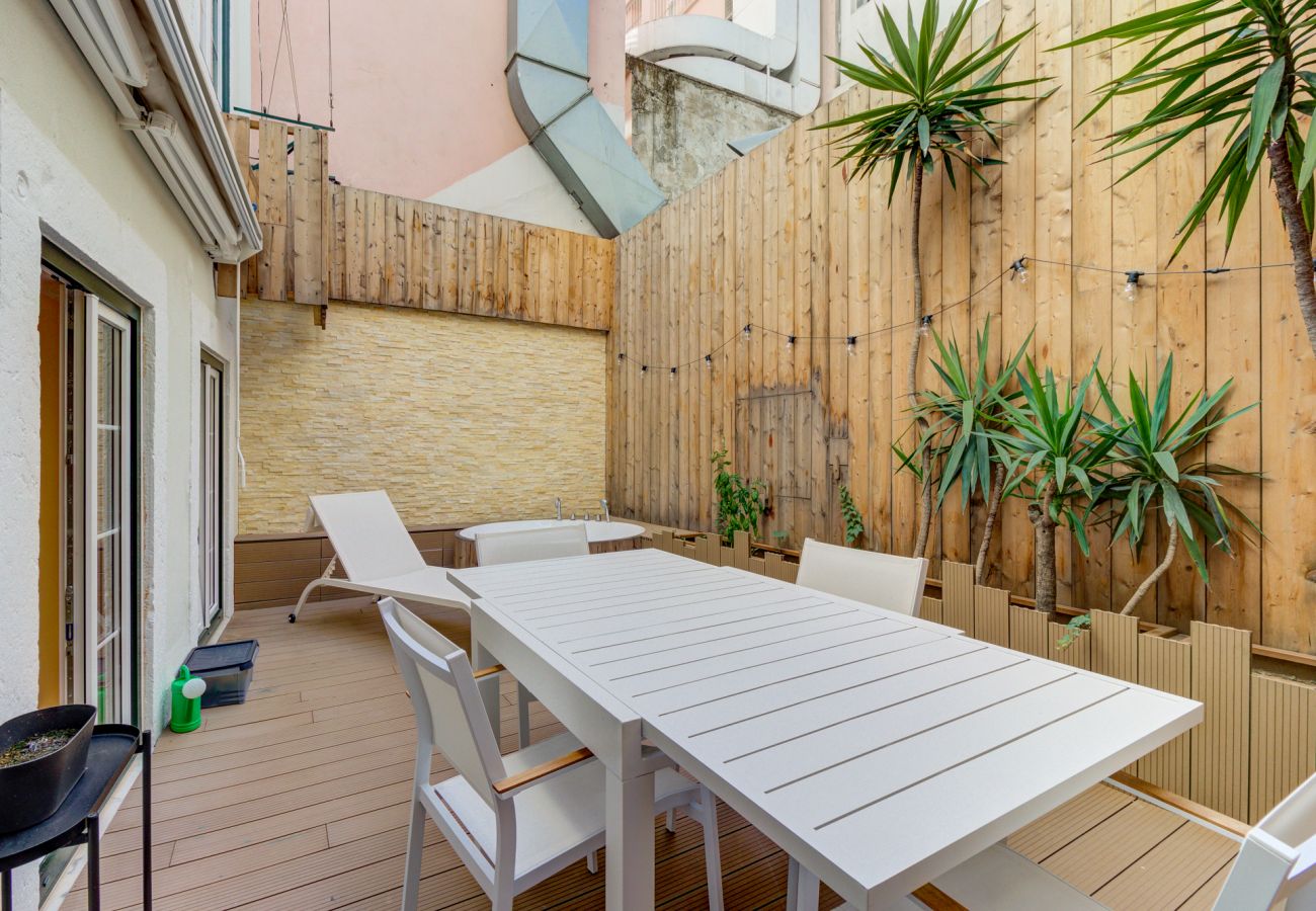 Studio in Lisbon - Nomad`s Chiado - 1BDR Terrace & Jacuzzi