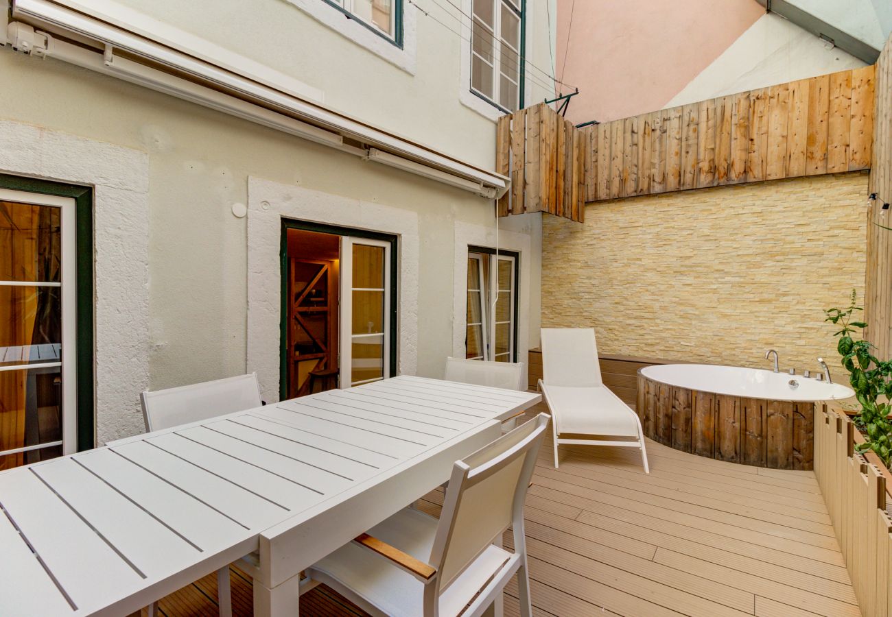 Studio in Lisbon - Nomad`s Chiado - 1BDR Terrace & Jacuzzi